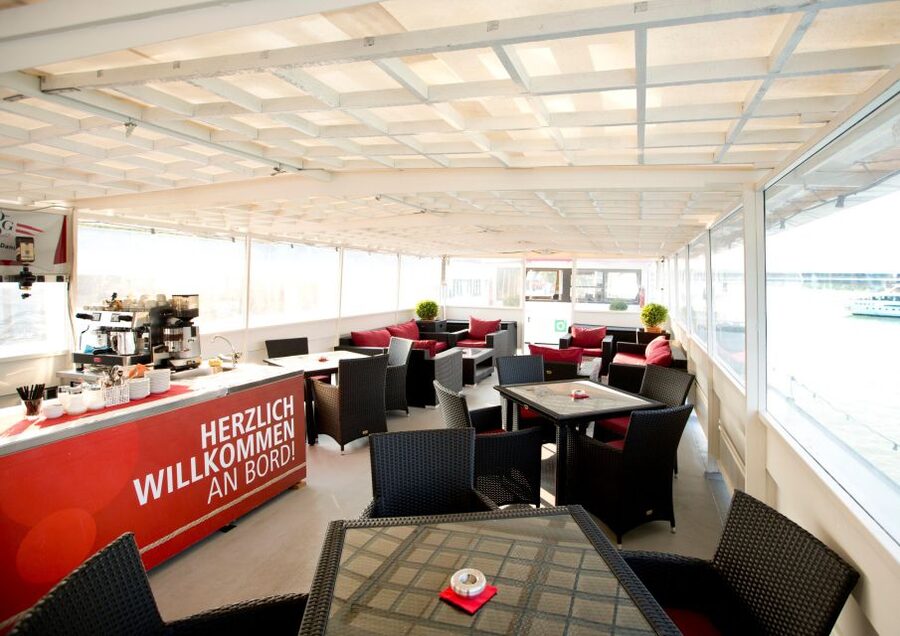 Vienna: 3.5-Hour Danube 70s, 80s, 90s Party Cruise w/ Dinner - My verdict: book it for the music