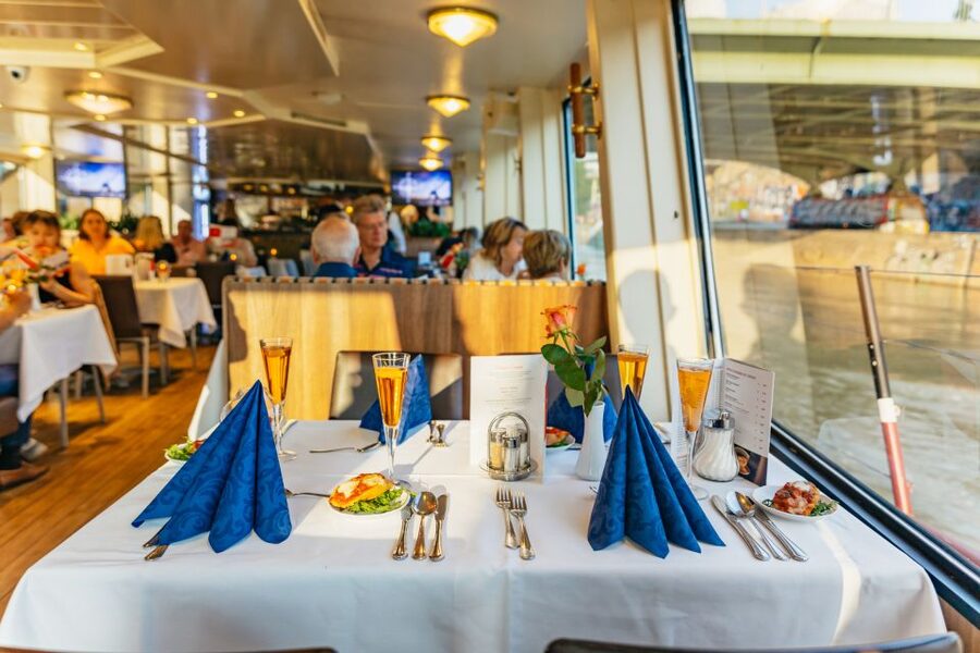 Vienna: 3-Course Evening Dinner Cruise - Chocolate mousse and time on deck
