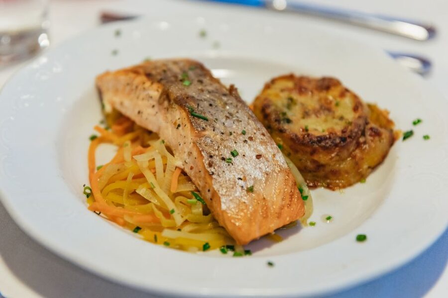 Vienna: 3-Course Evening Dinner Cruise - The Danube Canal, locks, and open river