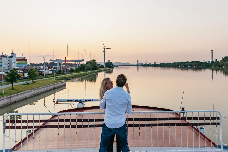 Vienna: 3-Course Evening Dinner Cruise - How the departure time changes the experience