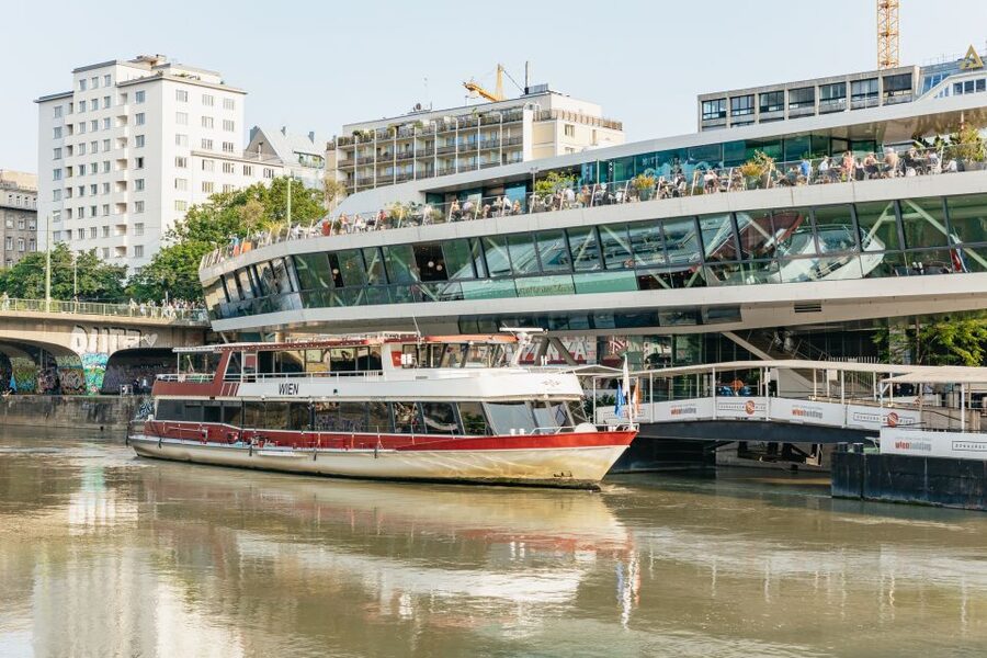 Vienna: 3-Course Evening Dinner Cruise - Choosing your main course