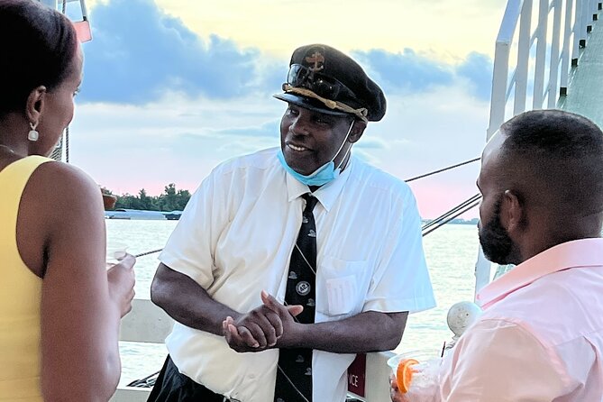 VIP Jazz Dinner Cruise with Private Tour and Open Bar Option - Open bar or regular drink service