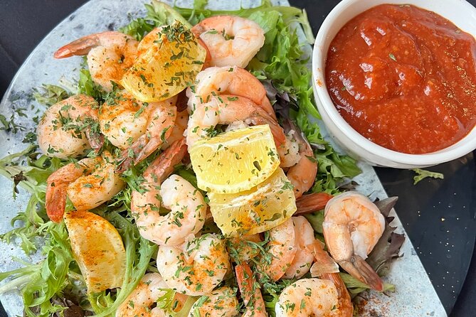 VIP Jazz Dinner Cruise with Private Tour and Open Bar Option - Souvenirs and the small extras