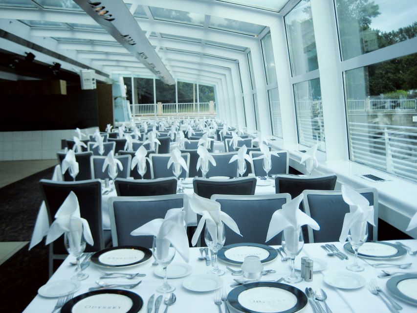 Washington DC: Christmas Eve Gourmet Brunch or Dinner Cruise - Music, service, and the holiday mood