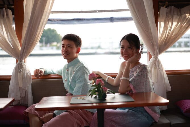 Wonderful Pearl Dinner Cruise in Bangkok - A Thai and international buffet with seafood