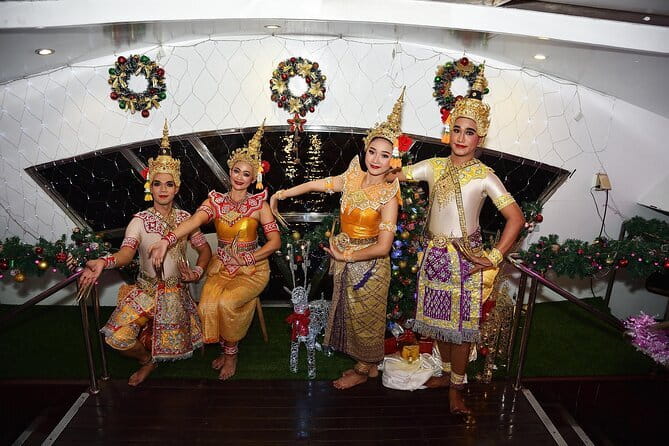 Wonderful Pearl Dinner Cruise in Bangkok - The first moments on board