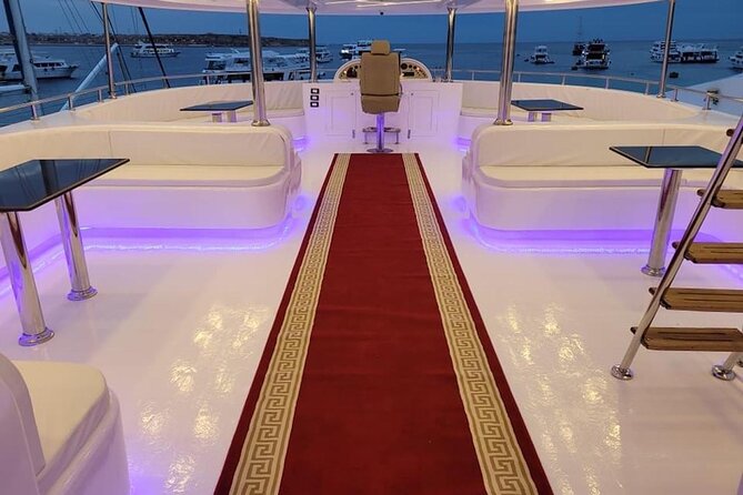 Yacht Cruise with Dinner & Oriental Show - Is the price fair?