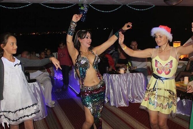 Yacht Cruise with Dinner & Oriental Show - Who should book this dinner cruise?